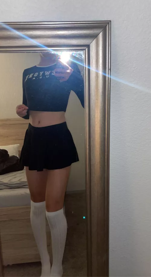 hi there cuties 🙊 do you like my outfit? by Independent_Score_59