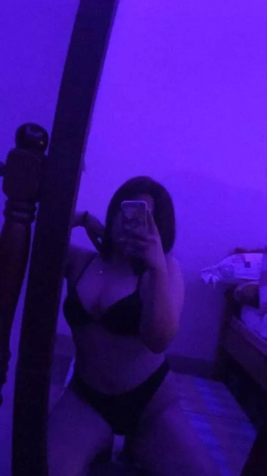 Hi there 👋🏻 (f) posted by lxdykillah