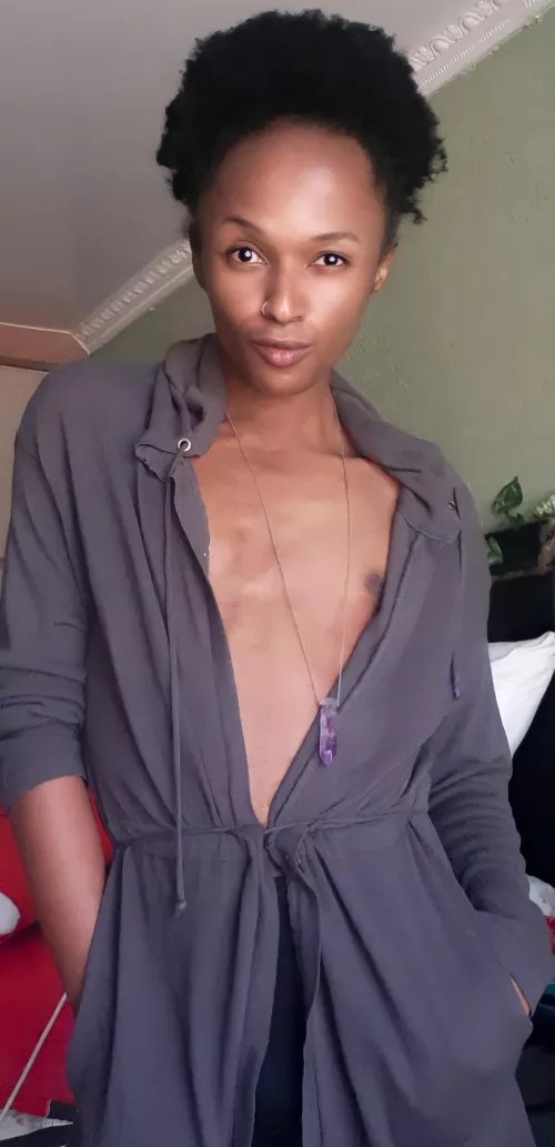 Hi there... by Molmolly