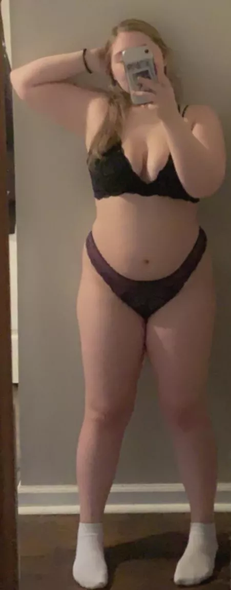 Hi there 😌❤️ Hope everyone’s having a great hump day 😉 by mdn13644