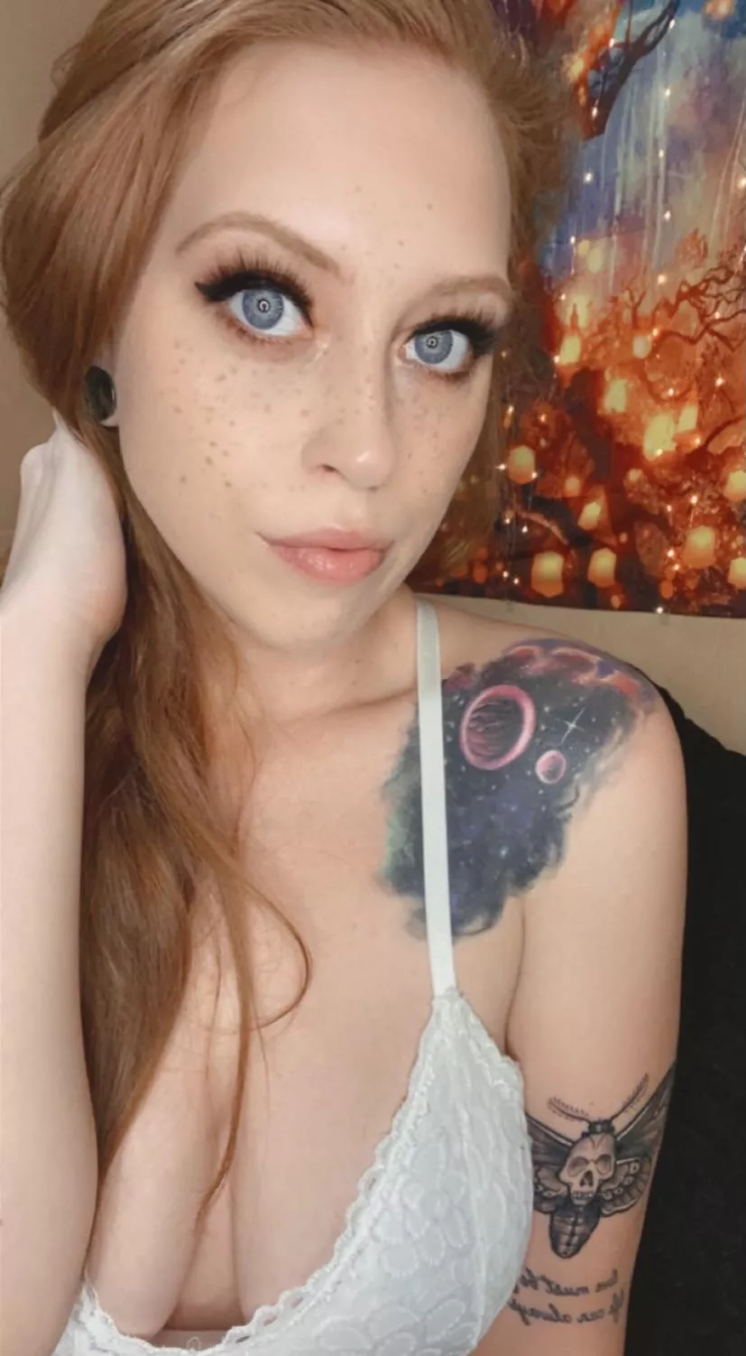 hi there 😇 posted by laughallthewaytohe11