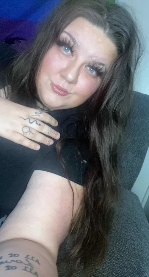 Hi there! 🖤 merry Christmas everyone! by thebreezybabe