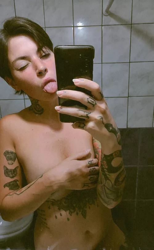 hi there! My name is Regina and I have a free account, personalized photos and videos without limits!🔥 my link in comments 🍒 by reggi_m69