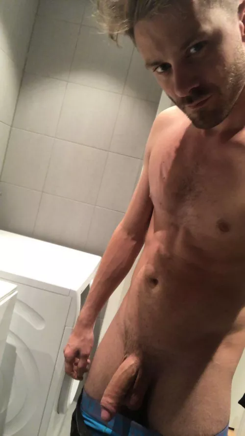 Hi! This is what I look like naked. Thank you! by DickHarpoon