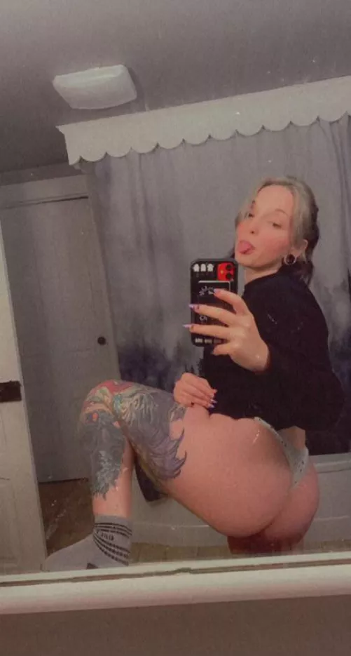 Hi to all the guys that actually eat ass 💦🍑 by Cara-Moon