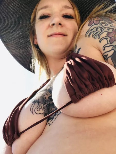 Hi where can I apply to be your favorite girlfriend? by siccwithdathicc