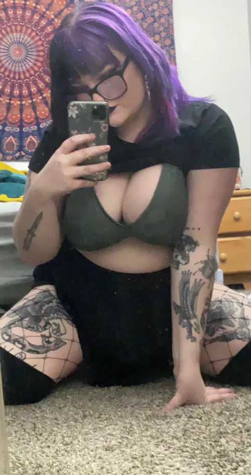 hi :) by glittersuccubus