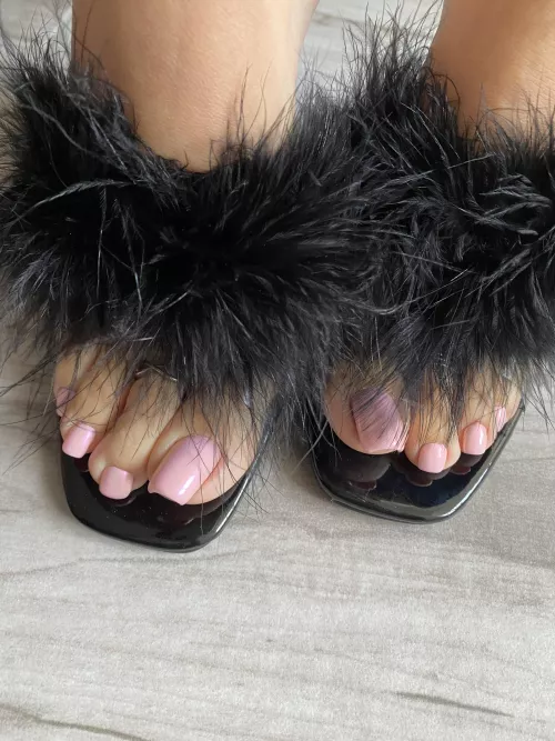 Hid 😜 by missheels07