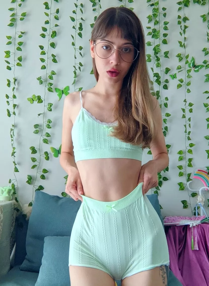 High and Tight posted by GoddessAriaParker