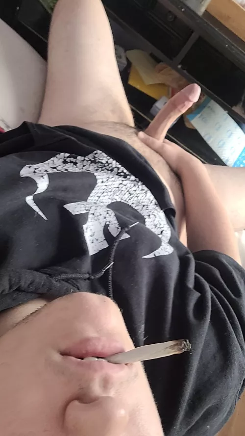 High hard and horny. Dm open by mrecos12