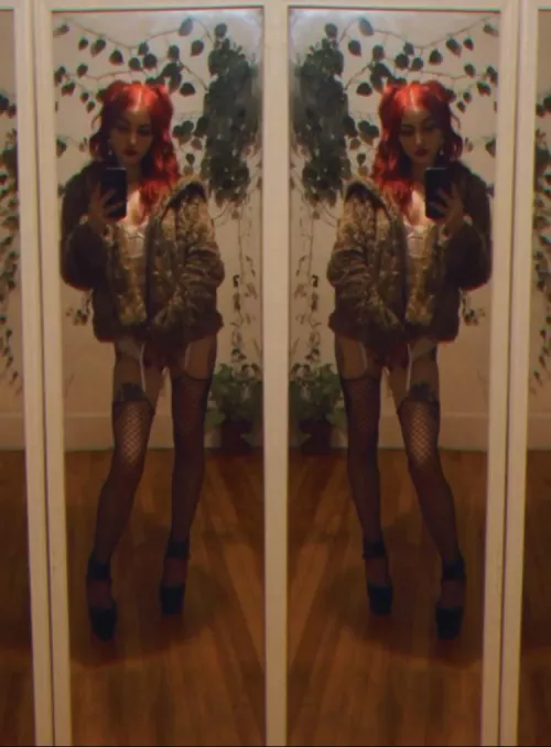 Hii! Do you like my red hair?❤️‍🔥💋 by Feral_nymph