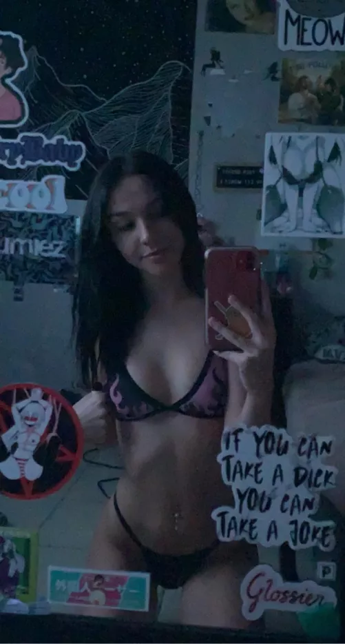 hii! im lucinda and im 18 <3 i post many times a week and love to talk! dont be shy im very excited to get to know you;) message me for my onlyfans 😘 by imaginemakingmoney