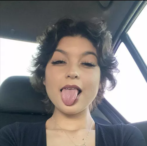 Hiii😘😝 by Glass-Employment290