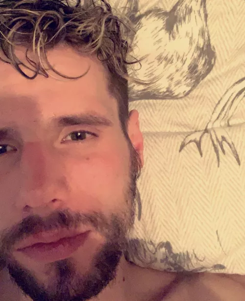 Hiii. I wanna meet new people. Someone message me :) I'm 26 from England by RyenWilkins