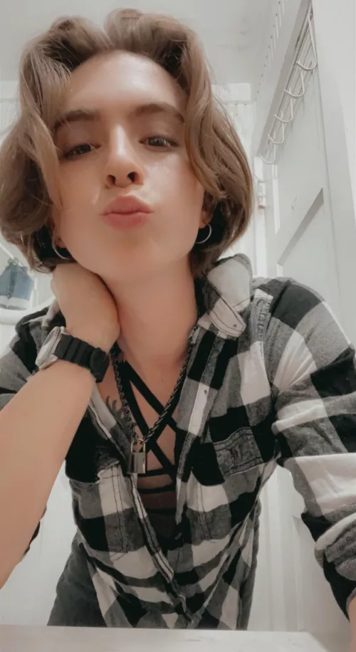 Hiiiii 😘😘 by No_Entertainment_100