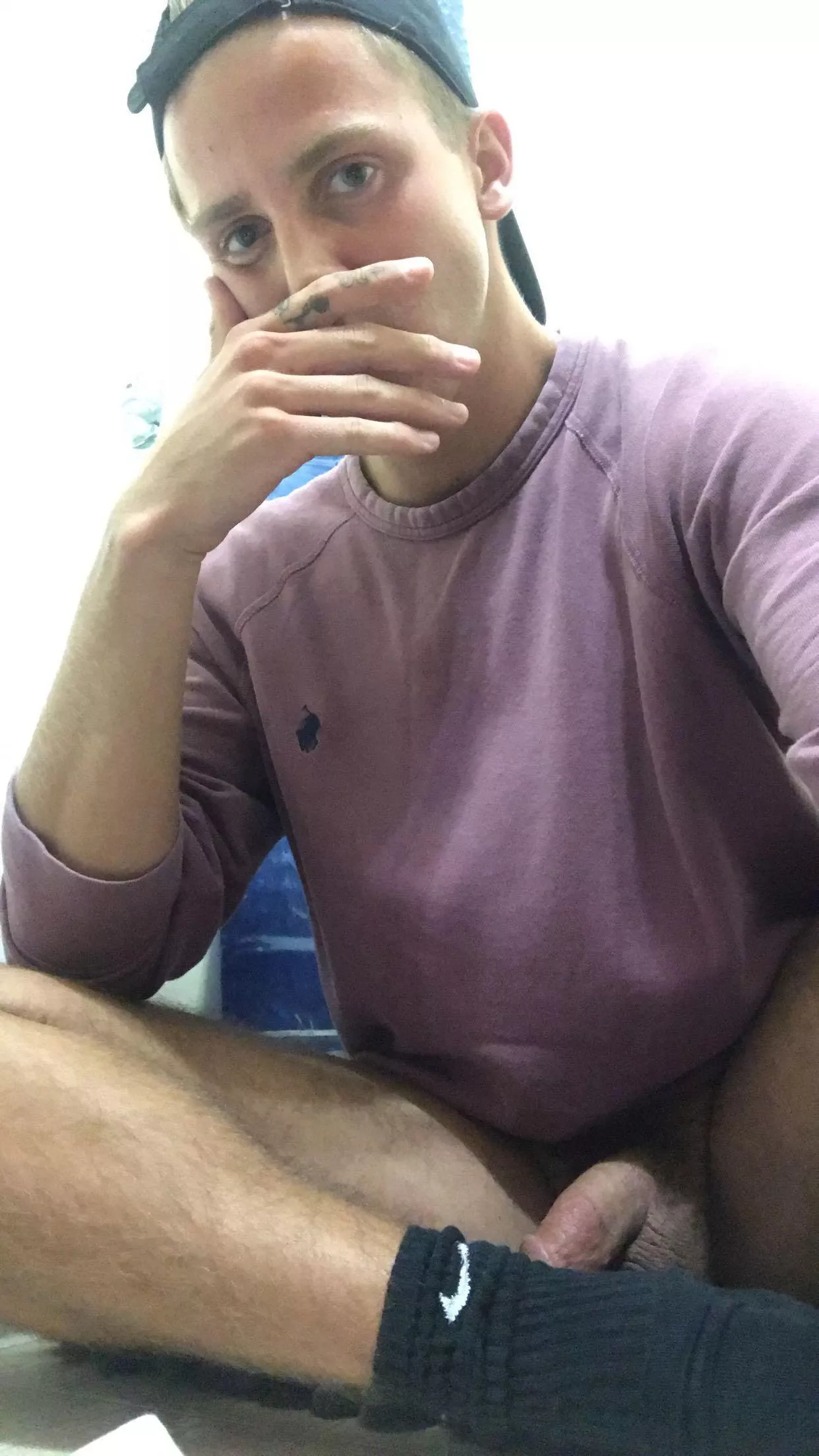 Hiiiiii morning 5 am 🪵 posted by curiouslynoah