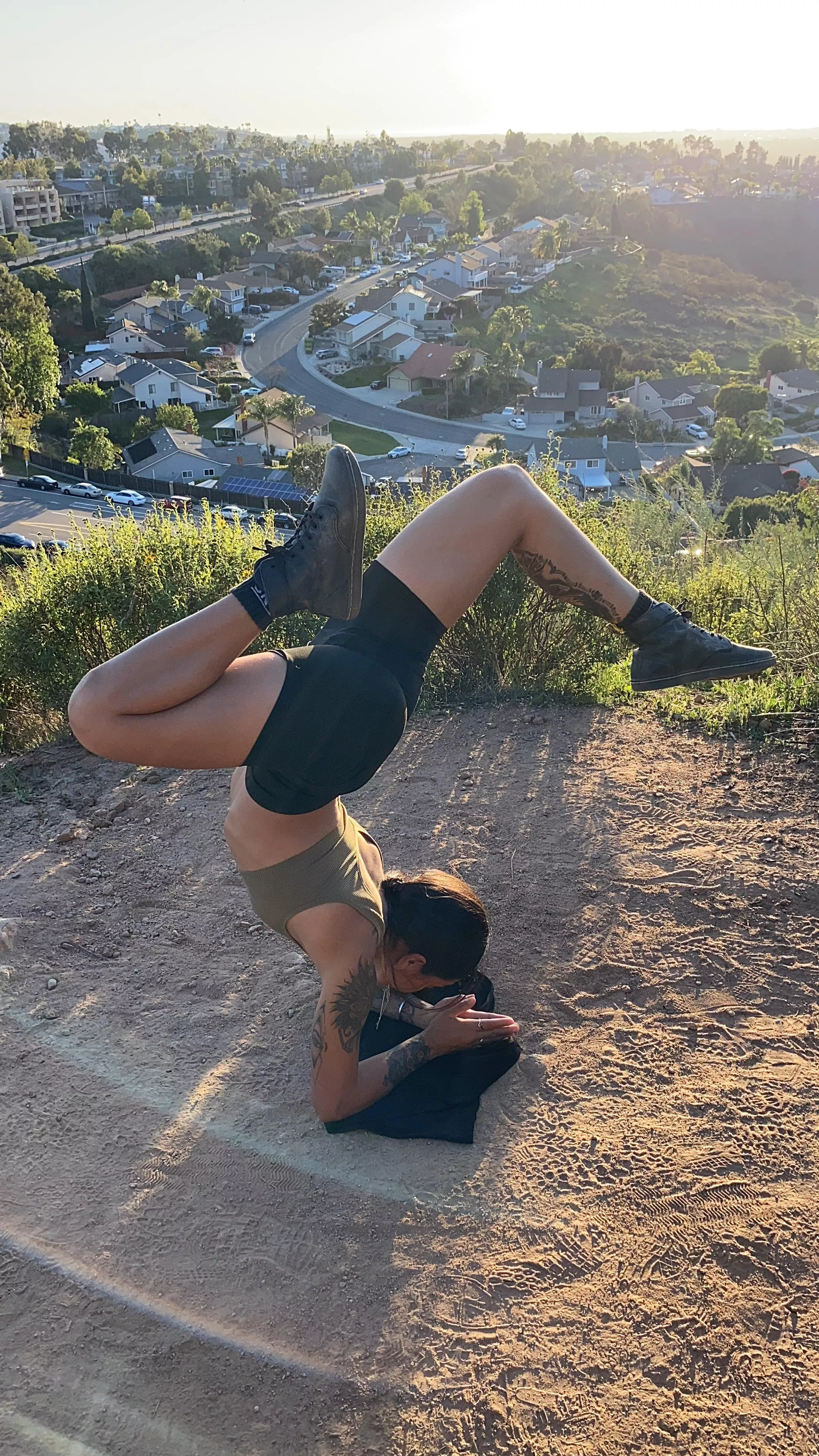 Hiking + Yoga🙌🏽 posted by asiadomcar