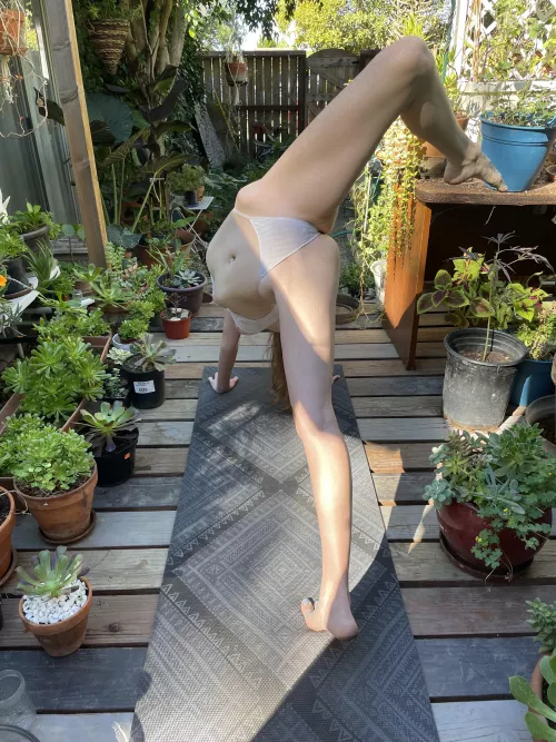 Hip openers make me horny😻💦 by lovelylittlegigi