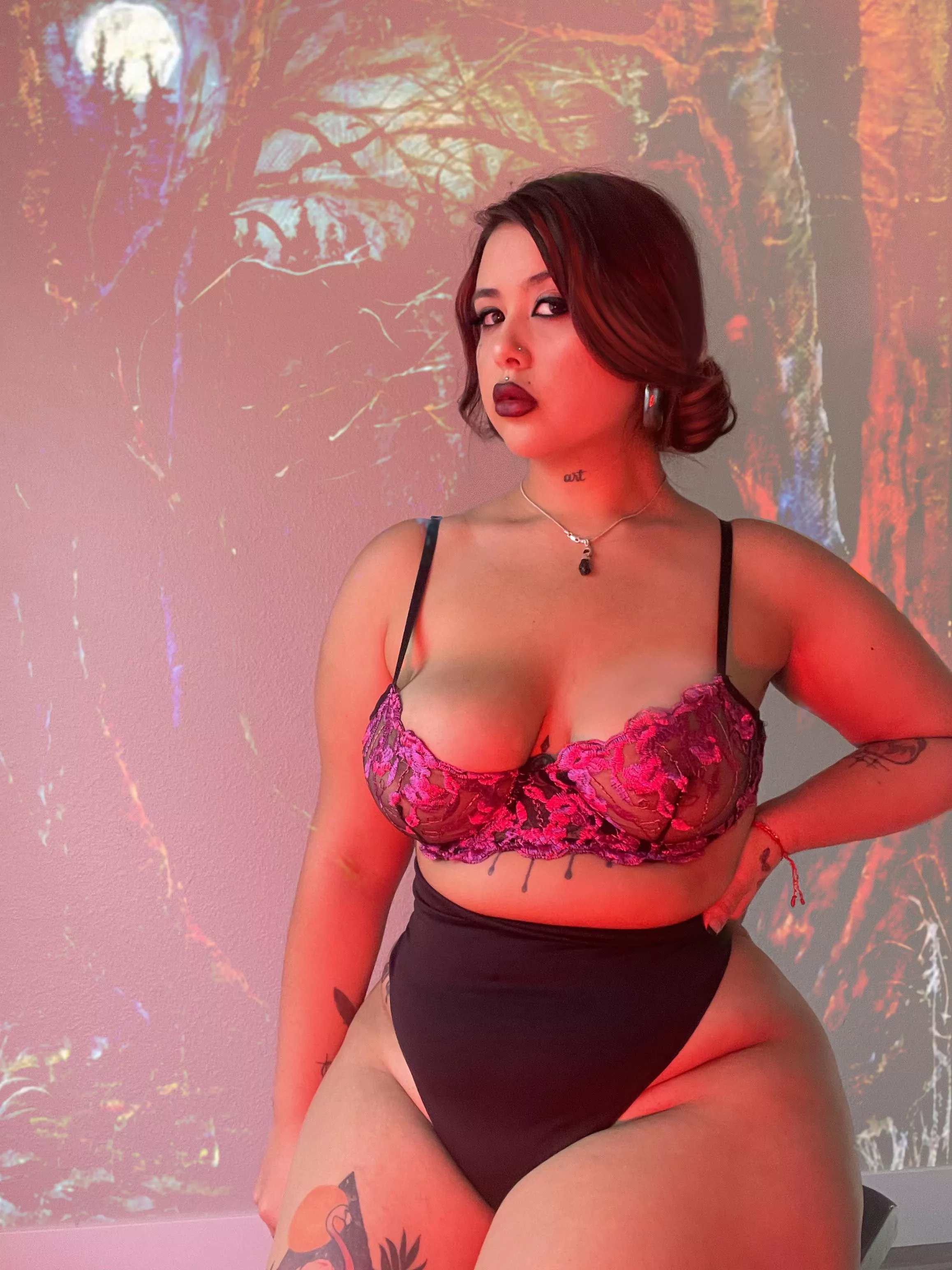 hips for days posted by Sacaboujeea