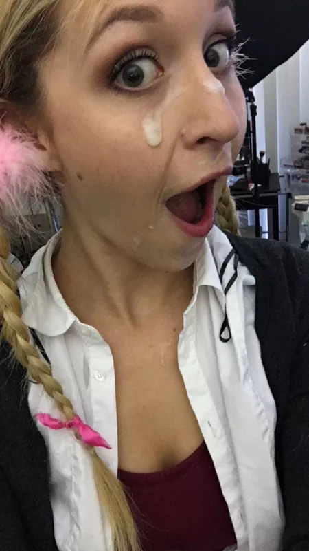 Hit Me Baby One More Time(in the face with your cum) by blonde234