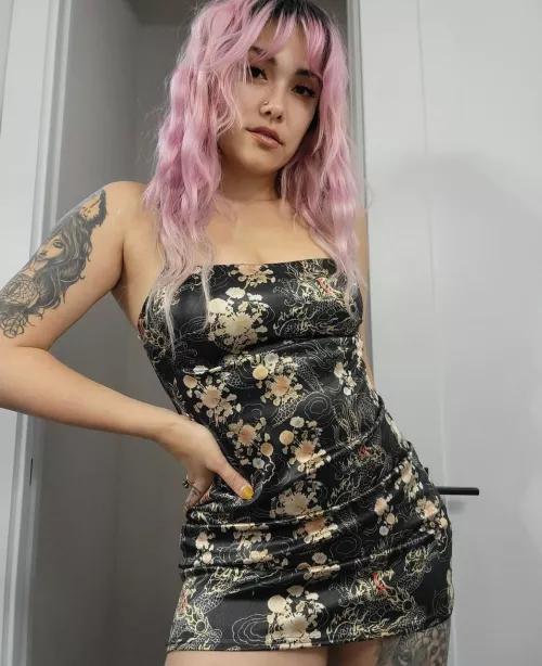 Hit the up arrow and I'll send you and instant nude pack DM me on Snapchat::mistresswhite21 kik goddesswhite3 by Interesting_Pay5259