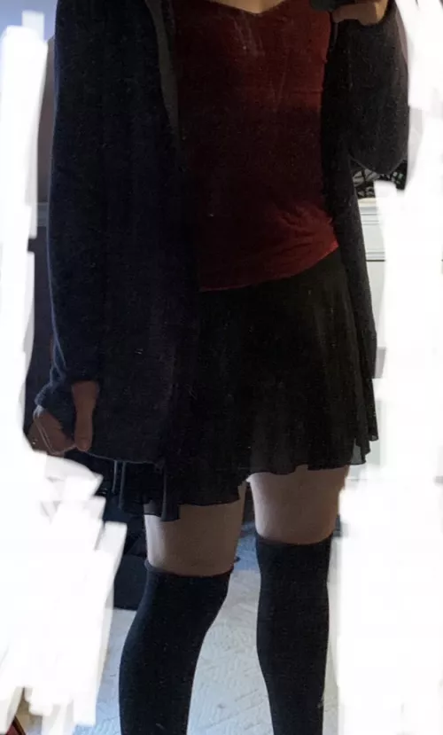 Hiya! I’m new here so let me know how my outfit looks! I blocked out the background cause my rooms a bit messy haha by frostyfoxysushi