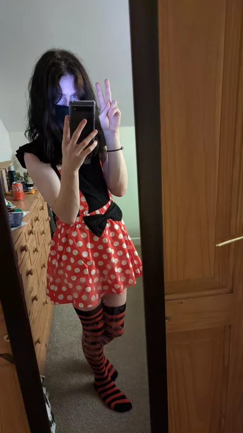 Hiya x, I'll be your waitress for this evening 😘 by metal_femboy74