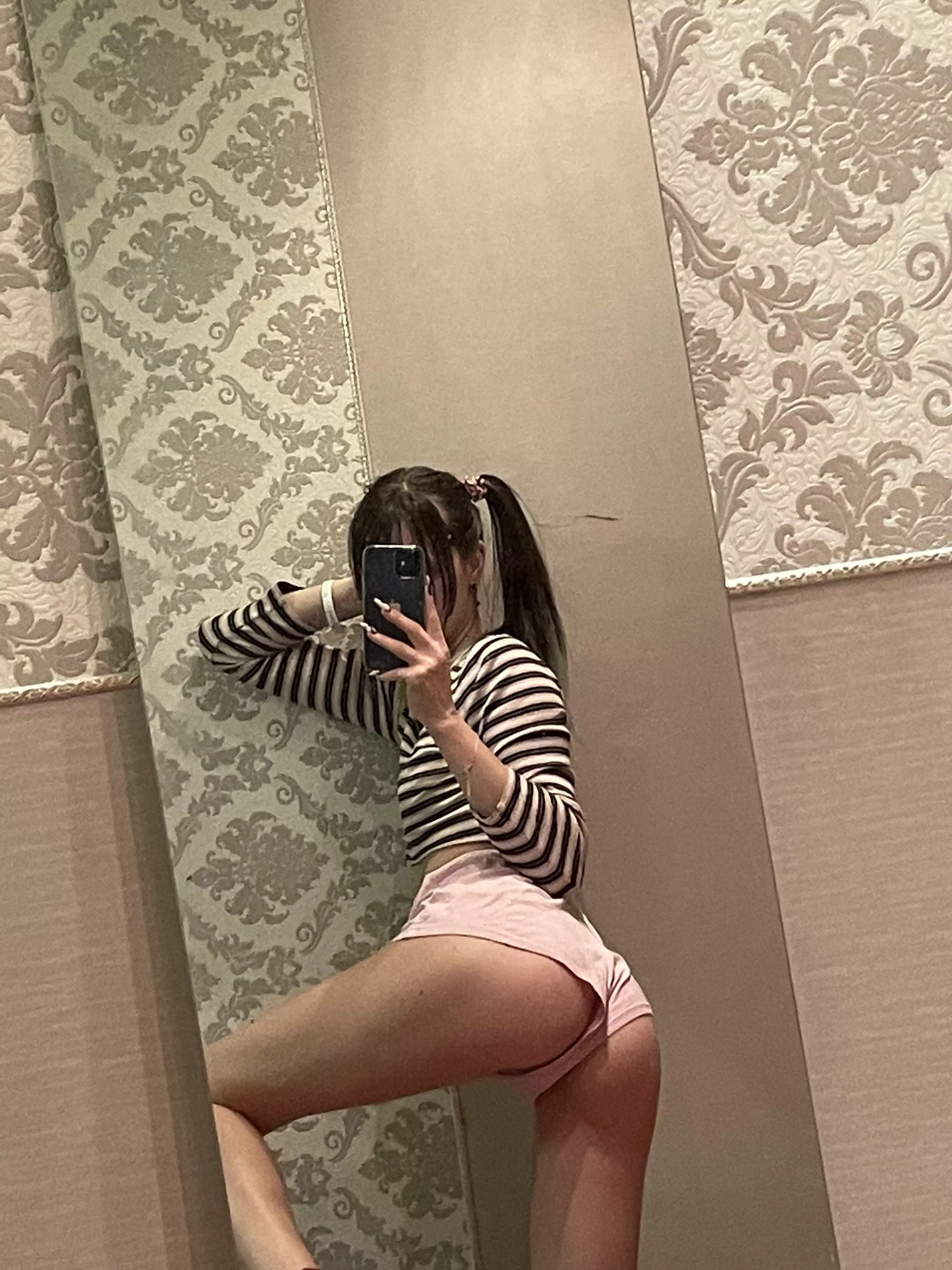 hmm🤤 posted by _vieway