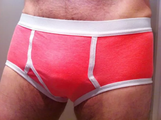 Hmmm... does pink suit me? by Briefcase000