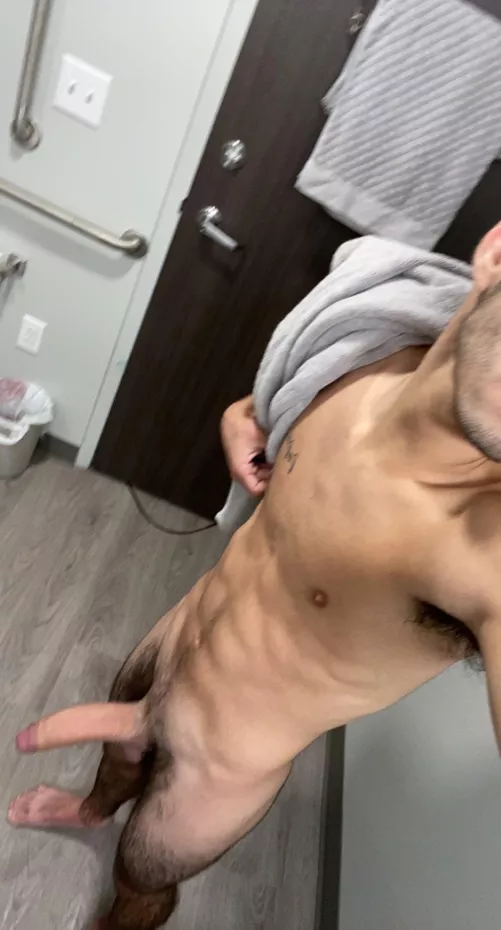 HMU if your down to play be feminine😏 by Embarrassed_Bonus_82