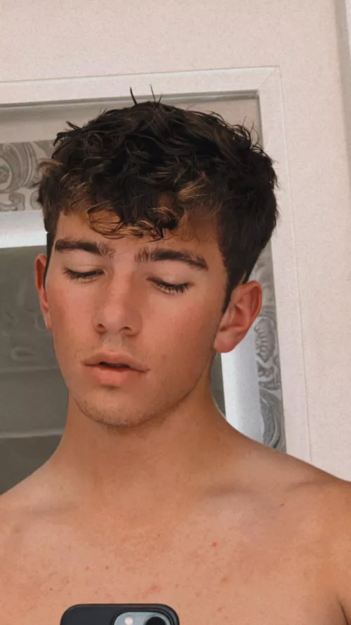 HMU or smthn I’m bored on Christmas Eve by 1234candystore