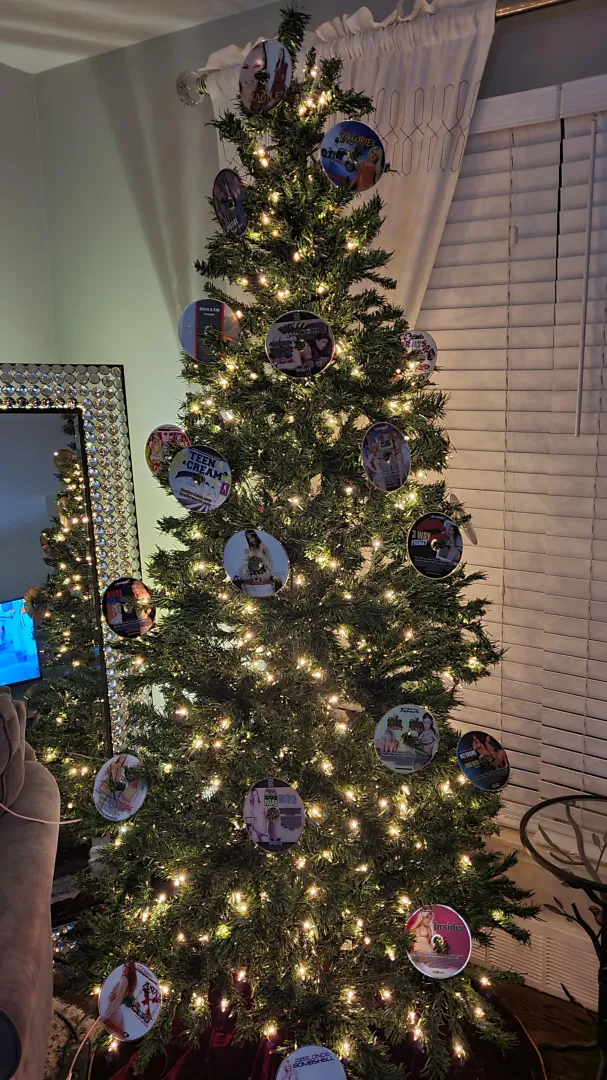 Hoe Christmas Tree, Hoe Christmas Tree... posted by OMGITSRAWZ