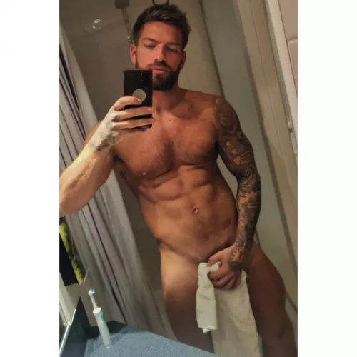 Hold my towel by scott_hudson_fitflex