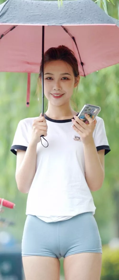 Holding umbrella by ohjioh