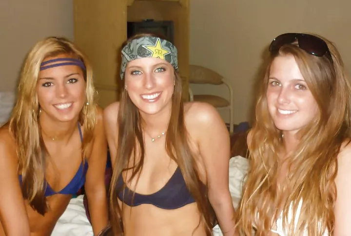 Holiday besties posted by Chaturbater1