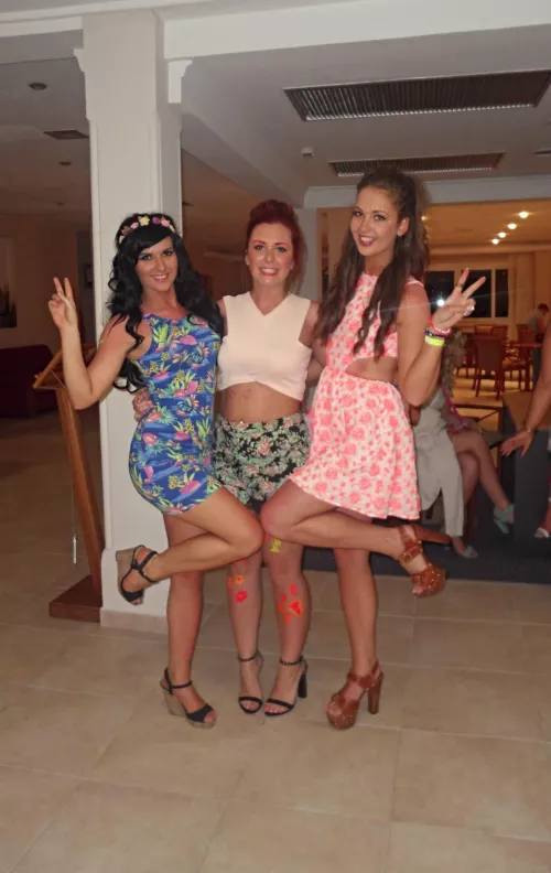 Holiday girls by ANoseforToes