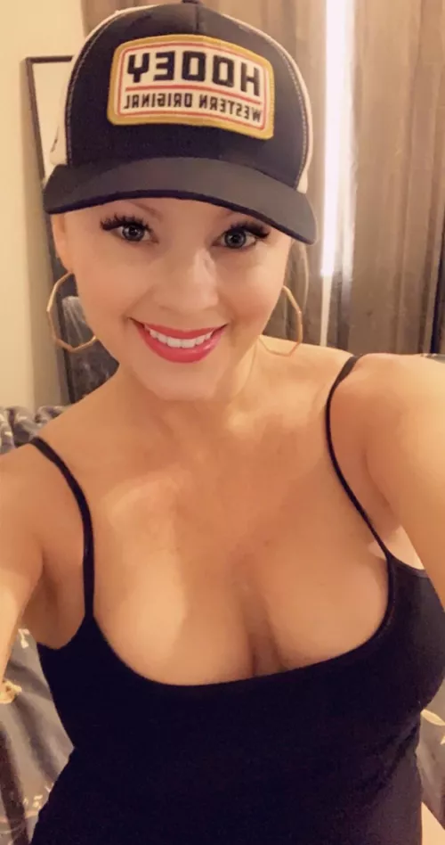 Holly Sampson good morning by hotnh115