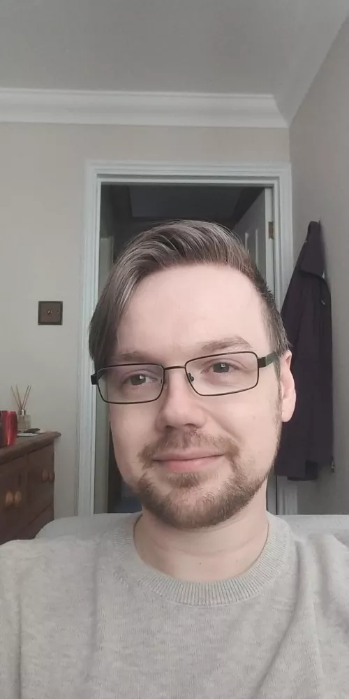 🇬🇧 Honestly, I just want a hug right now by Aloth87