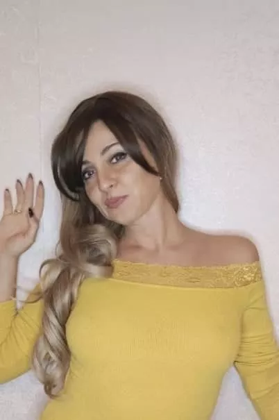 honey, we have some time while your mom is away. Don't be shy, there's absolutely nothing under my bathrobe 😈 posted by Flat-Gold-1902