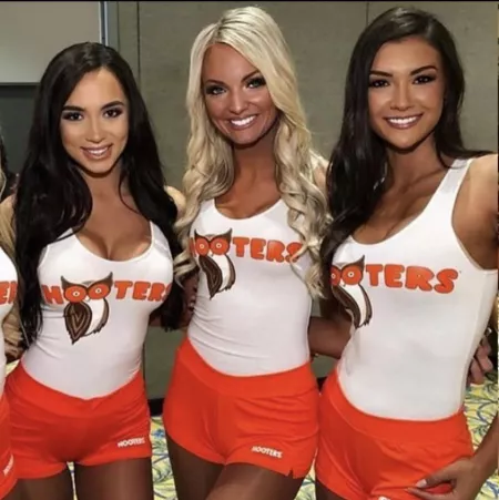 Hooters Girls by thesmite24