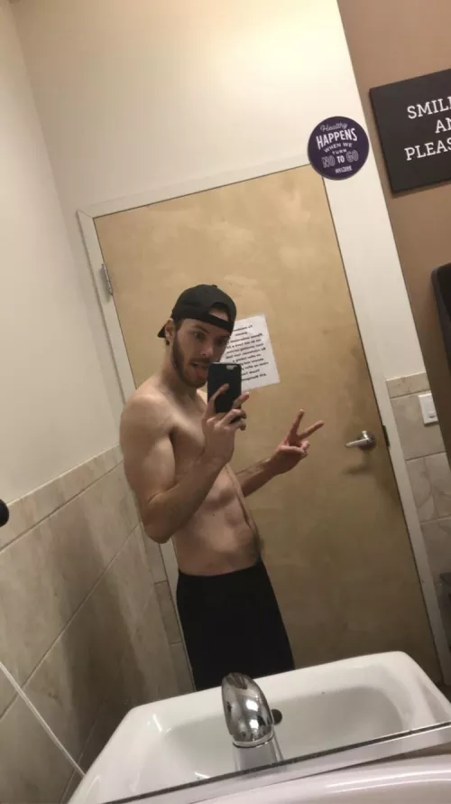 hope everyone had a great day ✌🏻 who’s ready for the weekend? let me know what you have planned by stargaysing1