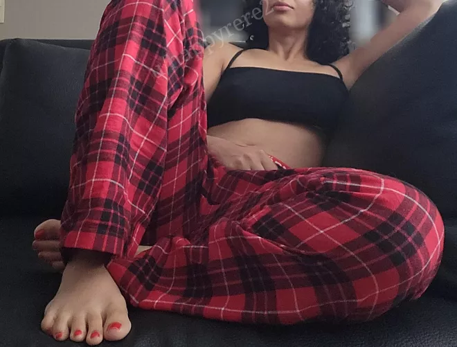 Hope everyone have a good Monday so far! For me I just got home from work and need to just chillout [F] by happyrere2