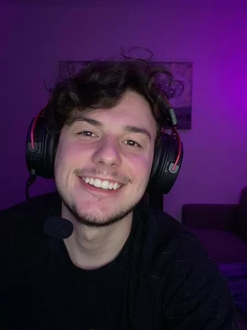 Hope everyone is enjoying some kind of time off!! I'm just playing video games all break! by Olicsander