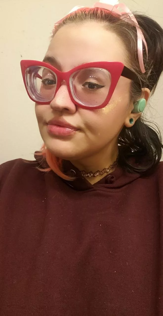 Hope everyone is having a festive holiday season. ☺❄☃️ posted by alaskankitten