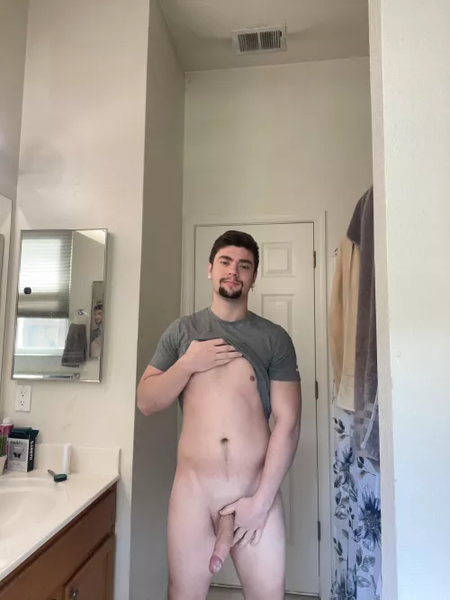 Hope everyone’s having a great day 😁 by qsaucy