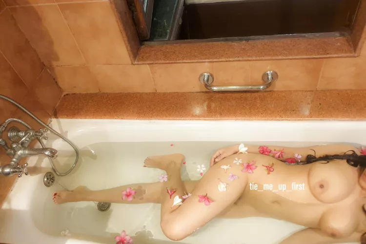 Hope floats by tie_me_up_first