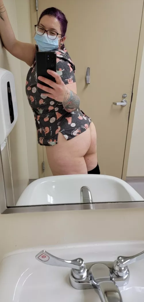 Hope no one opens the door, they're gonna get a shock, haha. by MzChizzy