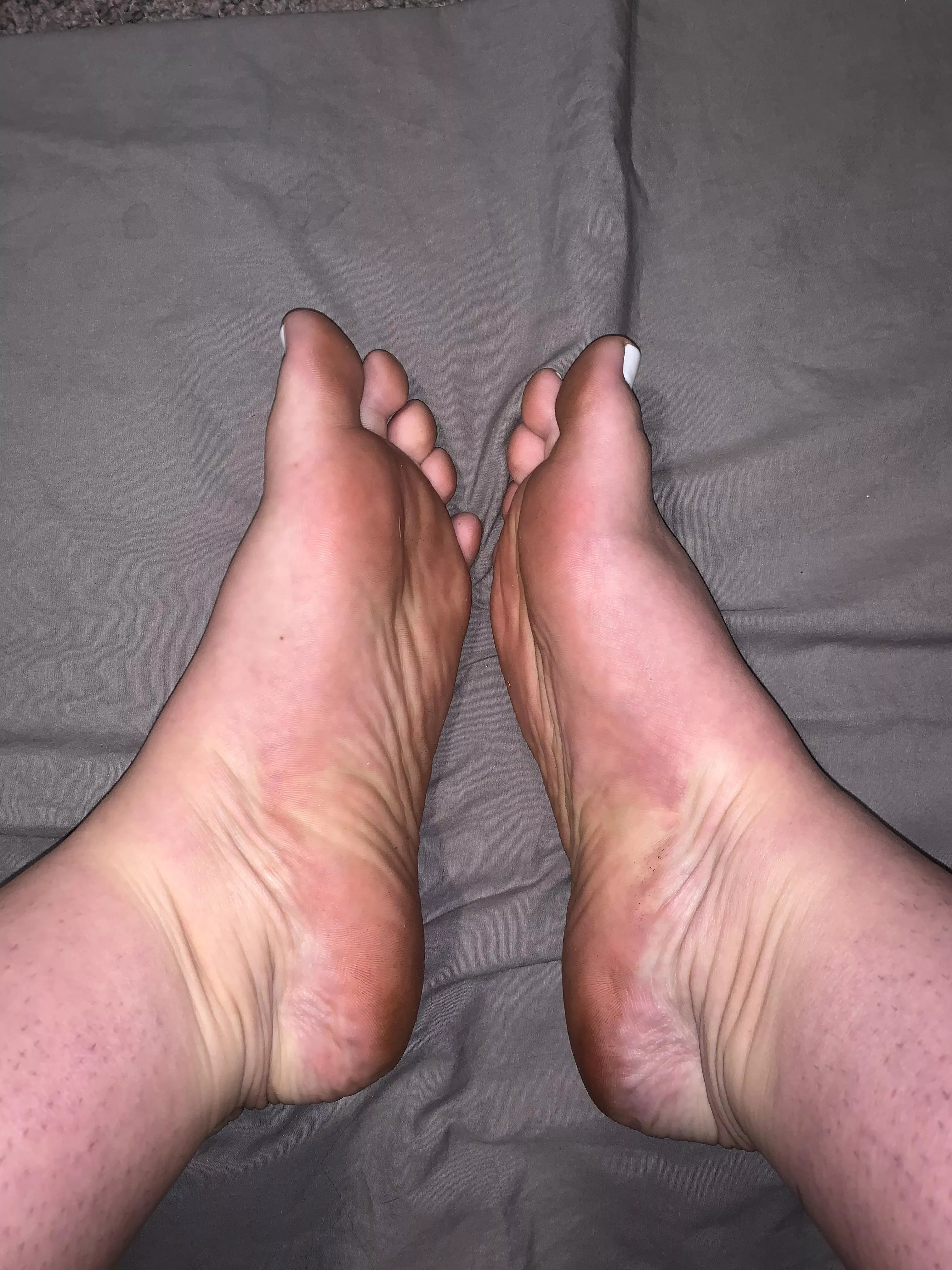 hope someone here appreciates my feet 🥰 posted by _Therealzo