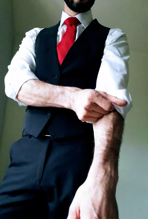 Hope the combination of suit and forearms is acceptable for my first post here. by Boucicaut