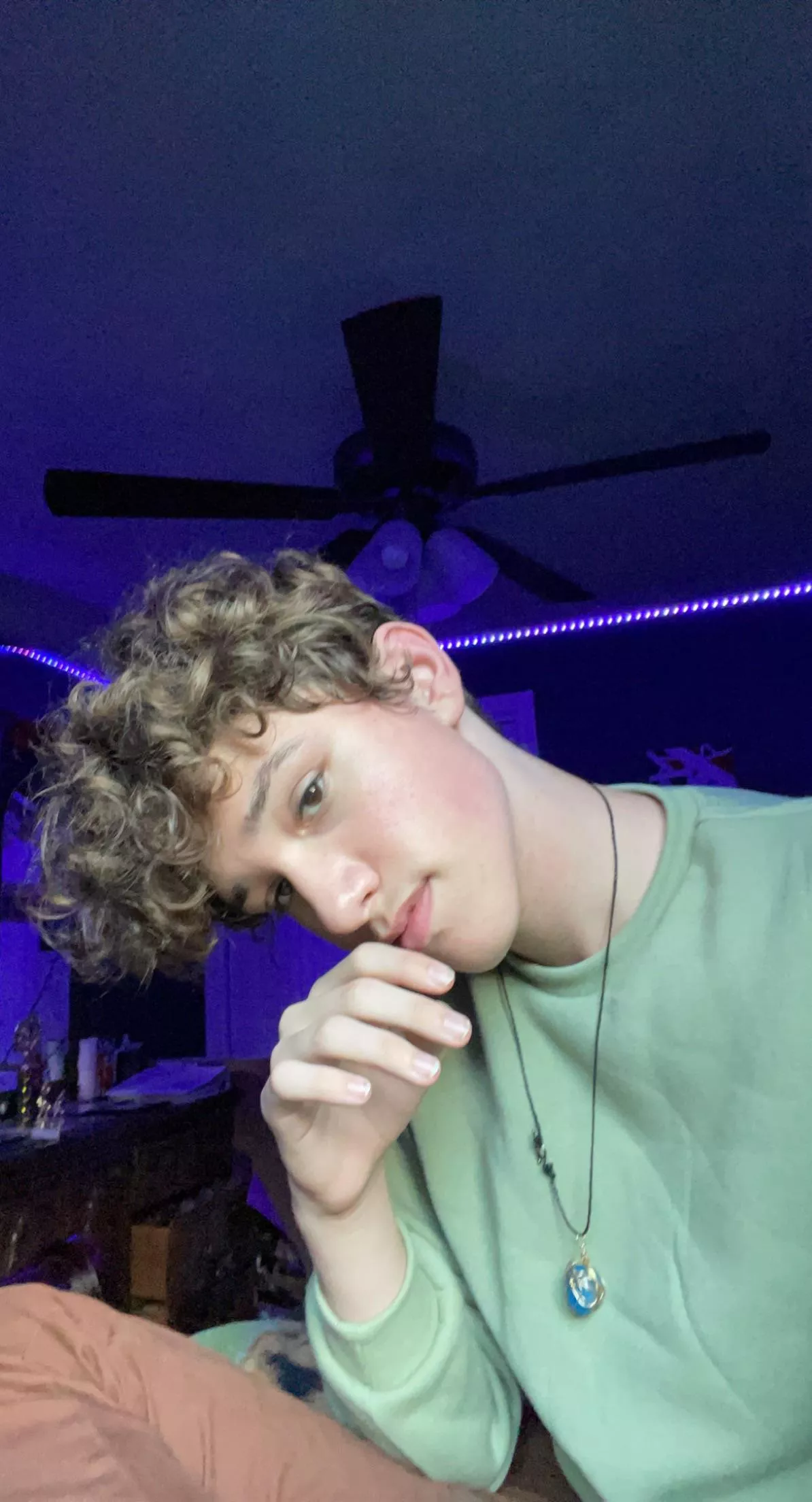 hope y’all are having a good day <3 posted by Gaylol18